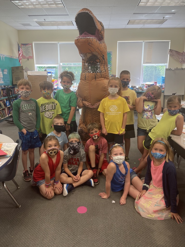 Class photo with dinosaur